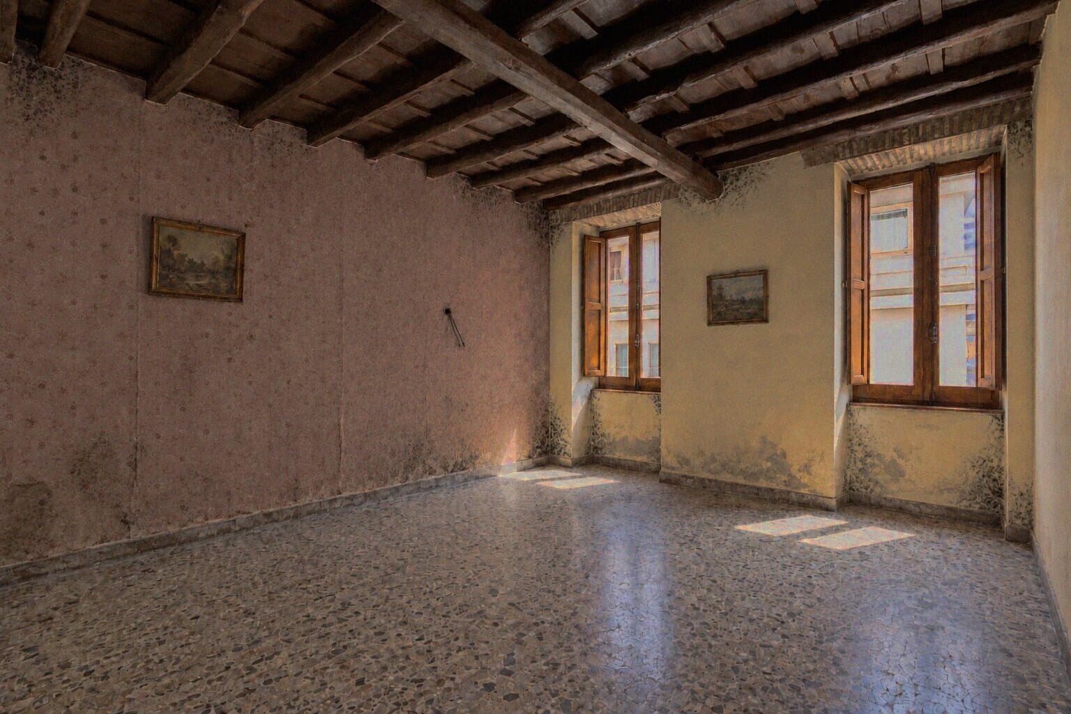 Camera in Via Leonina, Rione Monti: prima